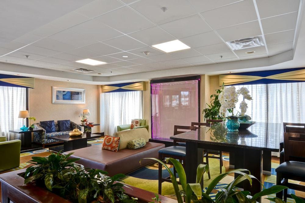 Holiday Inn Express Boston By Ihg Exterior foto