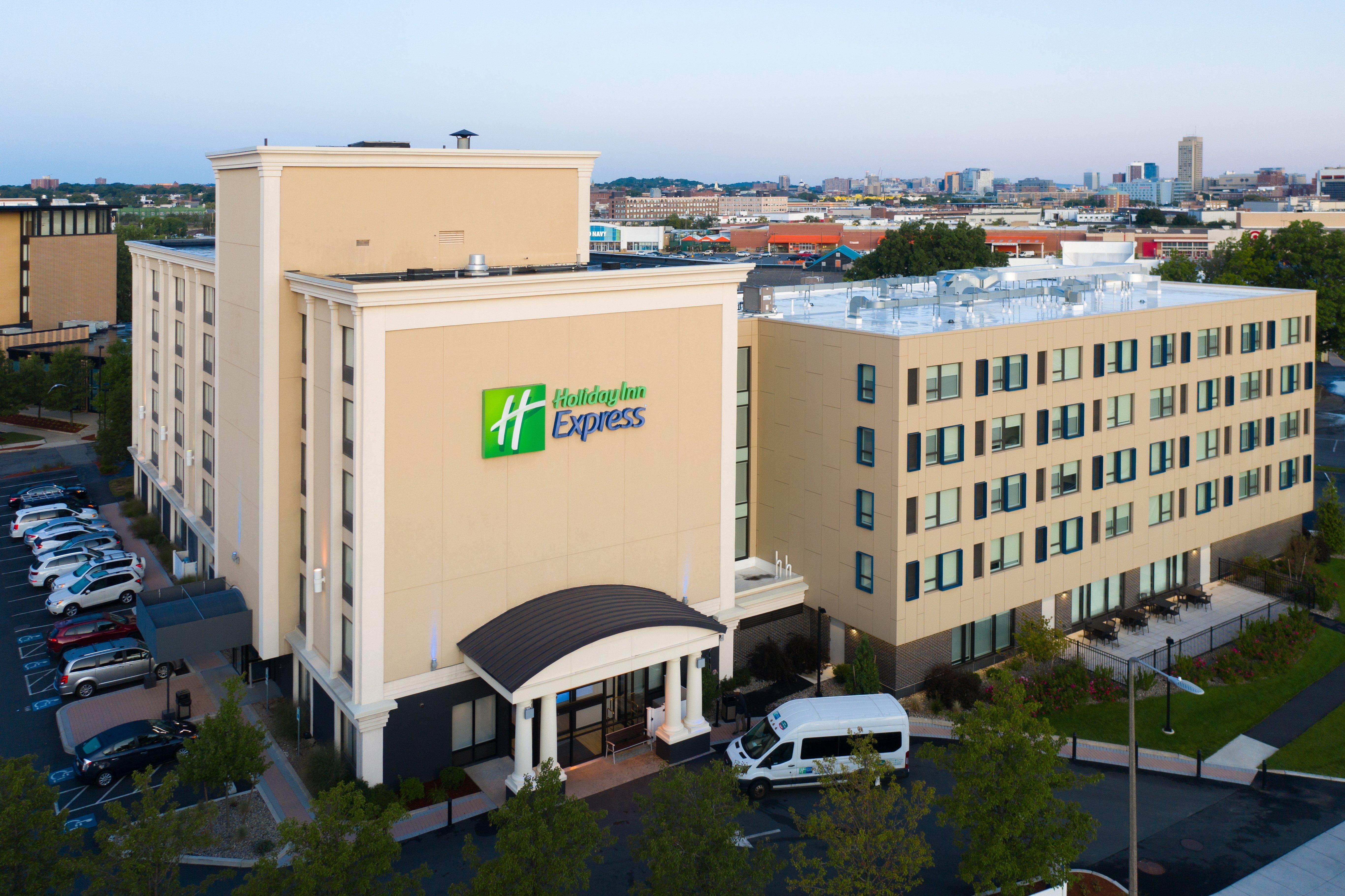 Holiday Inn Express Boston By Ihg Exterior foto