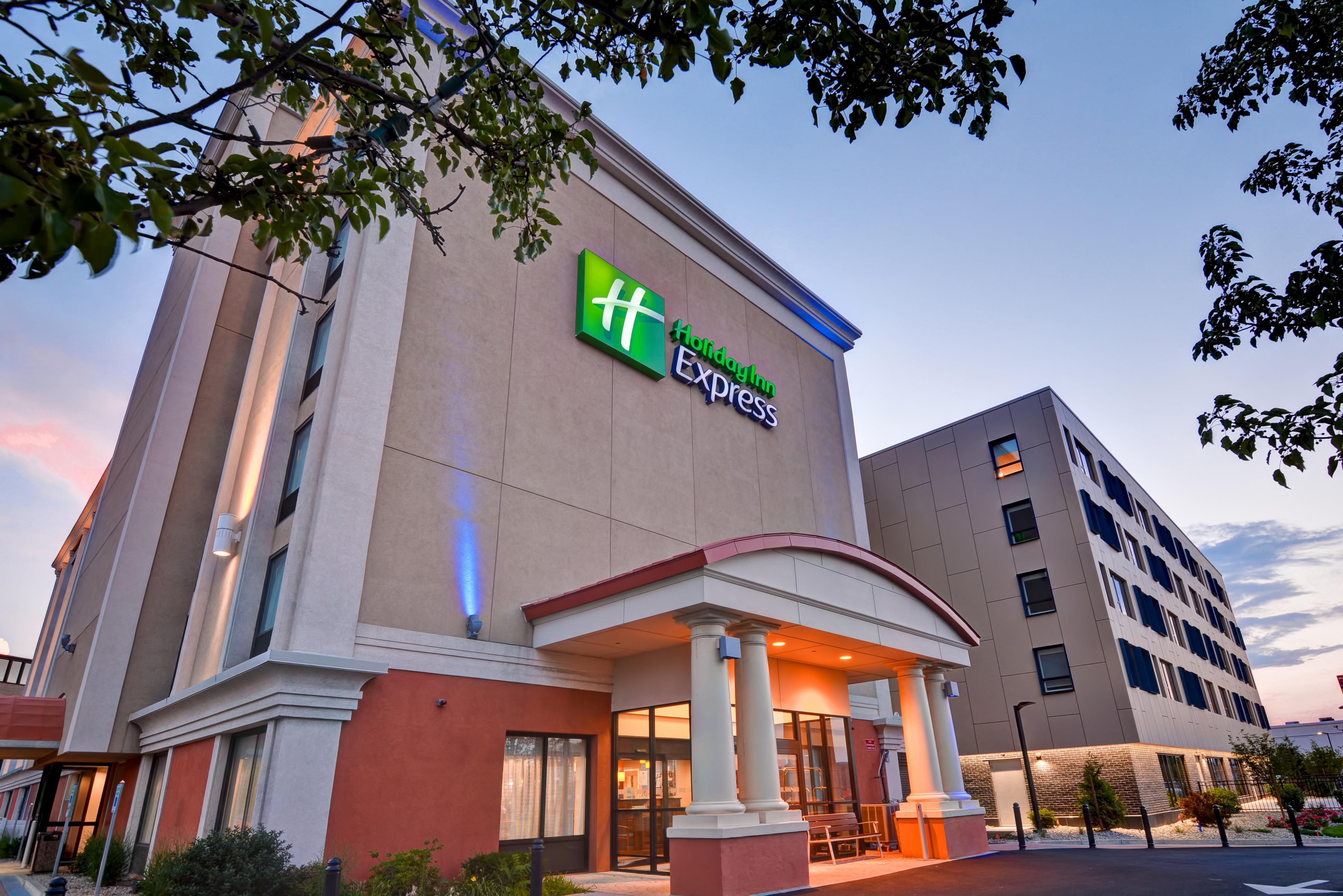 Holiday Inn Express Boston By Ihg Exterior foto